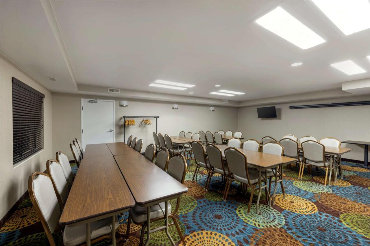Best Western Watertown Inn & Suites Luaran gambar